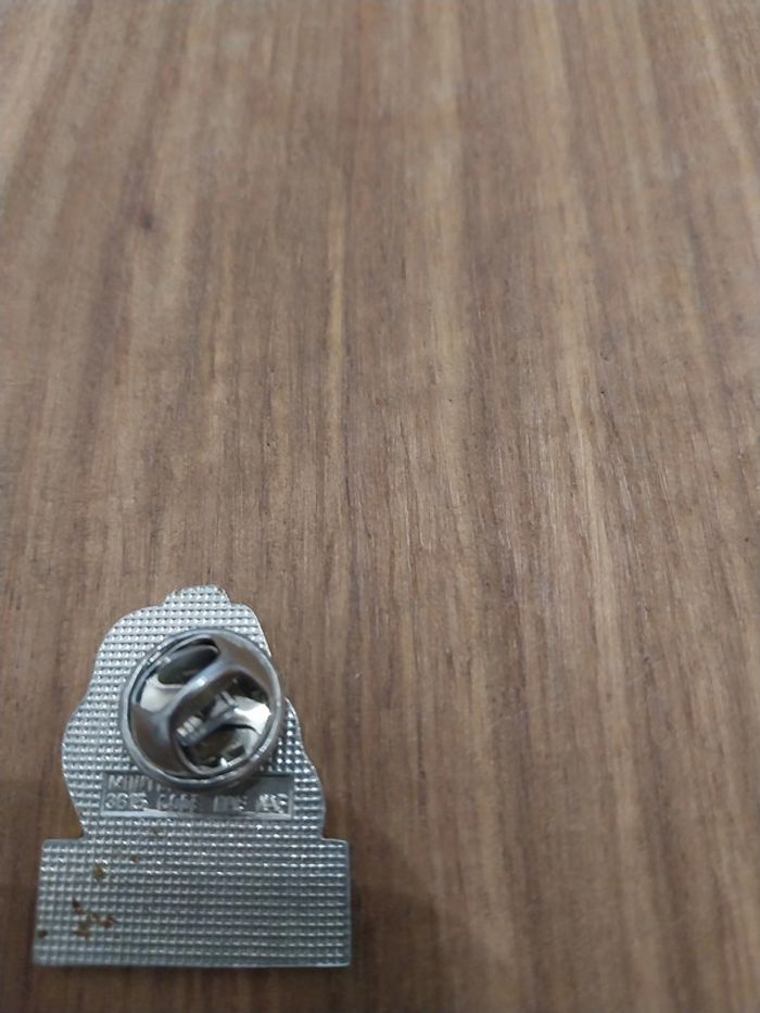 Pin's Pins Beau et rare Sac a dos NAFNAF vert et rouge - photo numéro 4