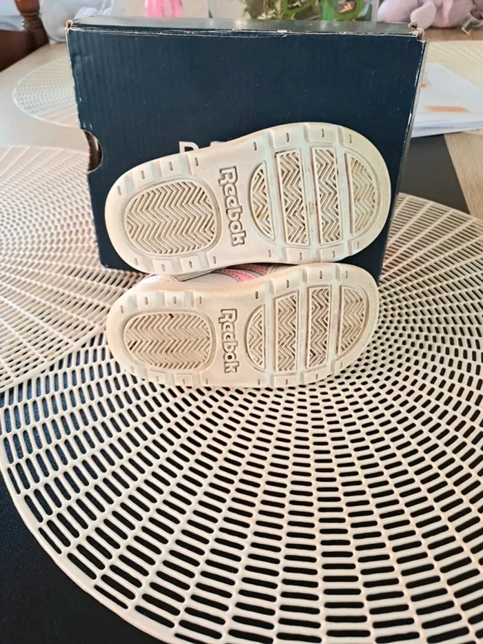 Basket, taille 19 et demi, marque Reebok - photo numéro 3