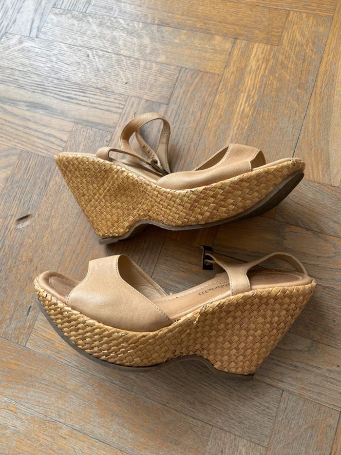Sandales beiges Morena Gabrielli cuir/ paille taille 39 avec bandoulière talon 10cm platphorme 3cm - photo numéro 2