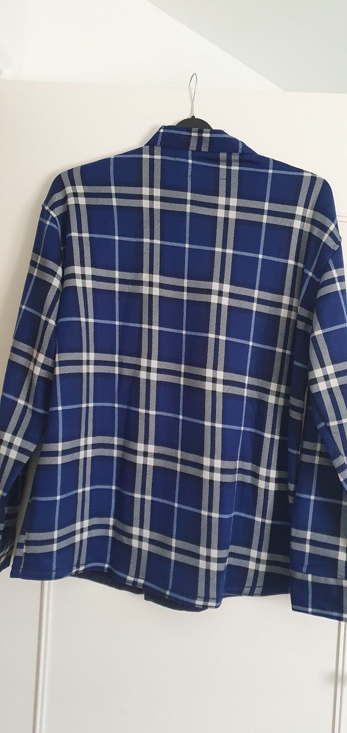 Sur Chemise chaude - photo numéro 2