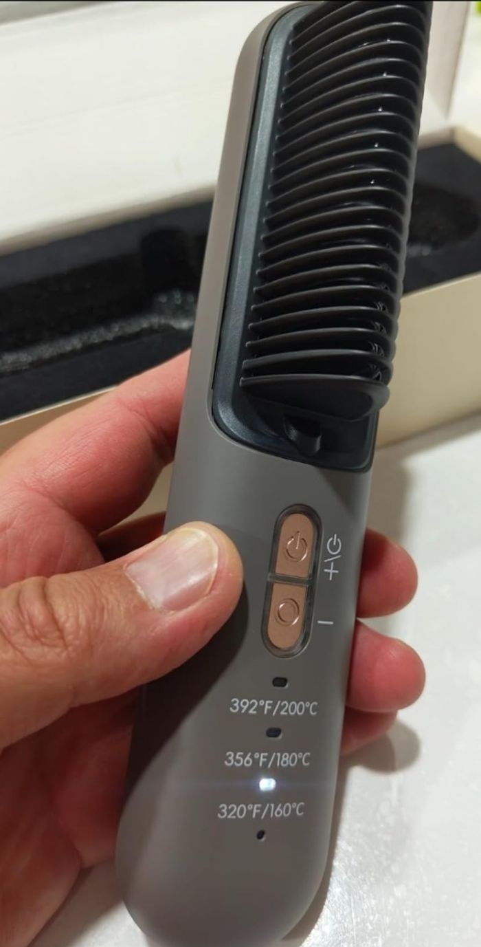 Brosse coiffante de voyage rechargeable