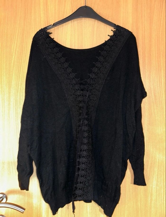 Pull long noir dos nu Voyelles - Taille unique - Très bon état - photo numéro 2