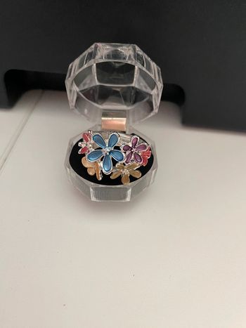 Très belle bague printanière à fleurs