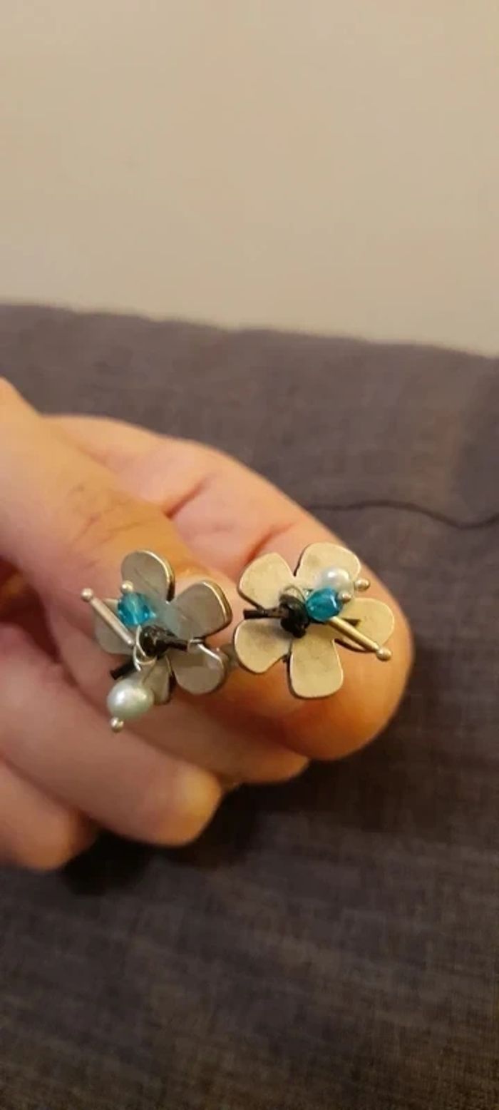 Boucles d'oreille Claire' s en très bon état - photo numéro 3