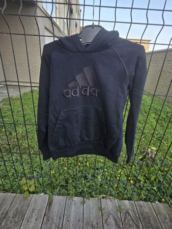 sweat shirt à capuche adidas taille 9-10 ans