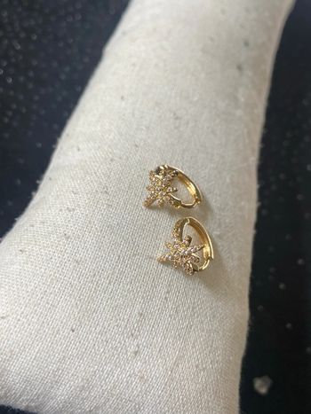Boucles d'oreilles etoiles dorées strass
