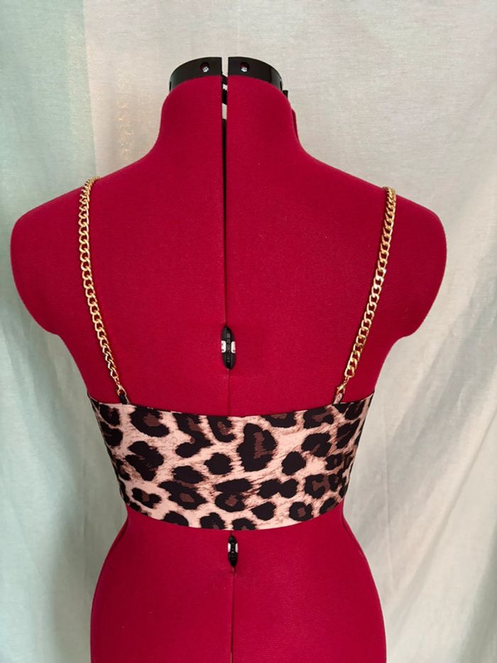 Magnifique crop top sexy leopard à nouer devant avec bretelles en chaines dorées - photo numéro 3