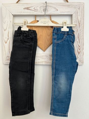 Lot de deux jeans fille taille 24 mois