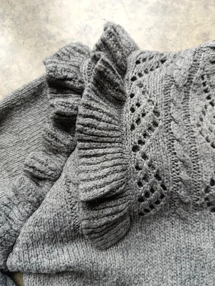 Pull gris ajouré - photo numéro 3