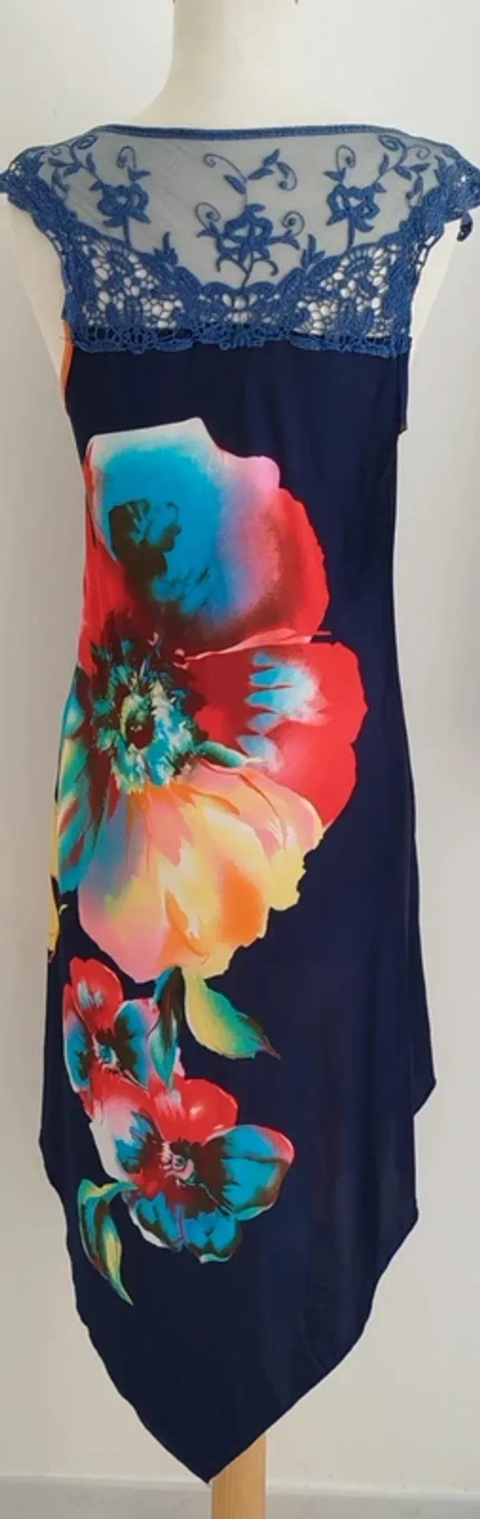 Jolie robe bleue fluide motif fleurie Cosmoda taille 38 - photo numéro 3