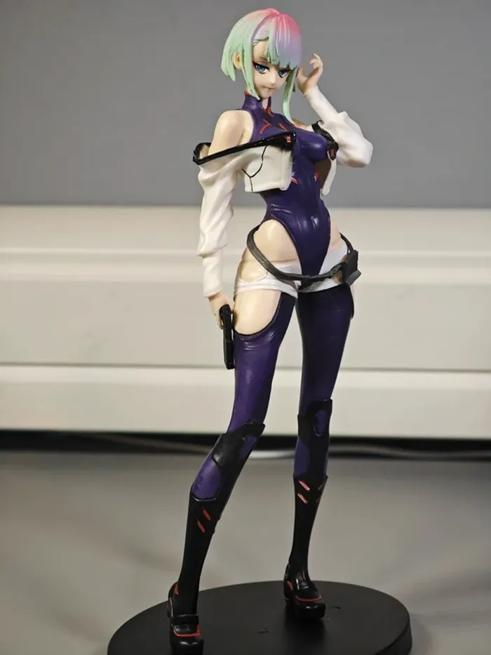 Figurine CyberPunk Edgerunners : Lucy 21cm neuve avec boîte - photo numéro 2