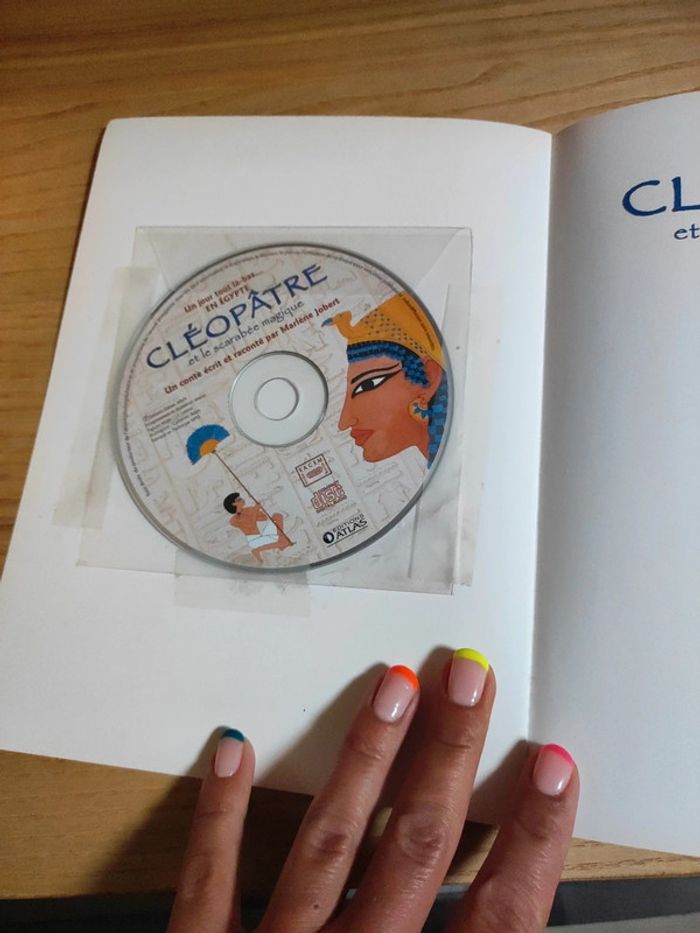 Livre Cléopâtre et le scarabée magique - photo numéro 3