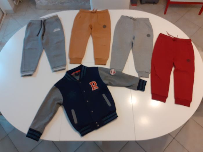 Lot de vêtements garçon 4 ans - photo numéro 2