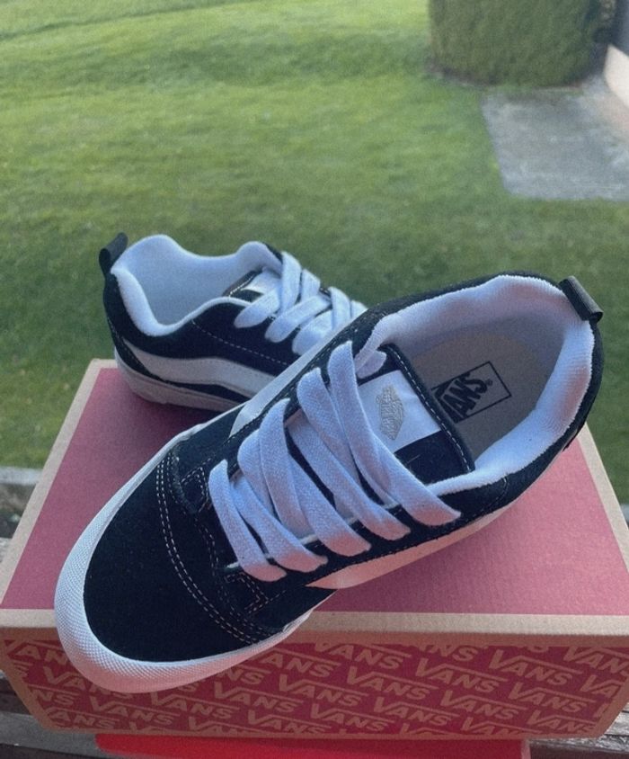 Vans Knu School noir & blanc – Taille 35  neuves - photo numéro 3