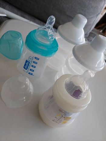 Biberons 1er âge et doseurs de lait