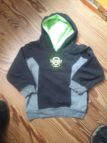 Sweatshirt à capuche 4 ans