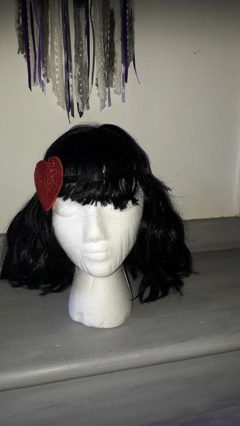 Perruque de déguisement + serre tête coeur