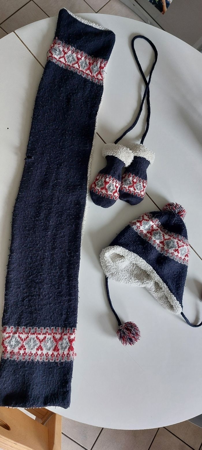Lot écharpe gants bonnet