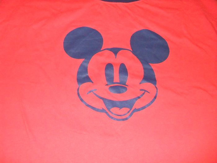 tee shirt Disney rouge et noir imprimé mickey taille L - photo numéro 4