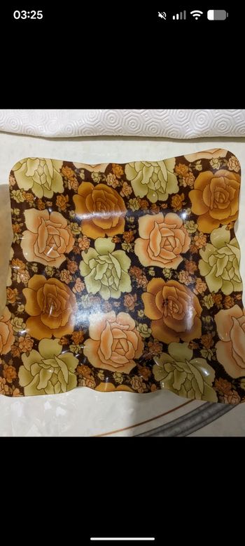 Magnifique plateau vintage imprimé fleuri et paillettes dorées.