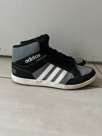 Basket Sneakers Adidas noire et grise pointure 39 1/3