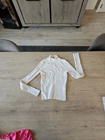 T shirt moulant blanc cotellé à manches longues, Bershka, taille XS/24