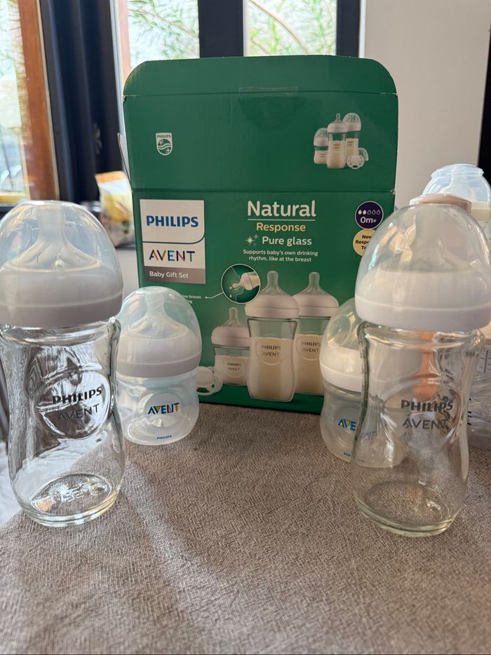 Lot biberons , 2 en verre, Philips Avent natural (comme au sein)
