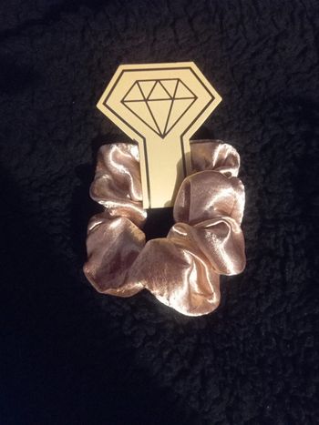 Magnifique Chouchou Rose brillant neuf avec etiquette