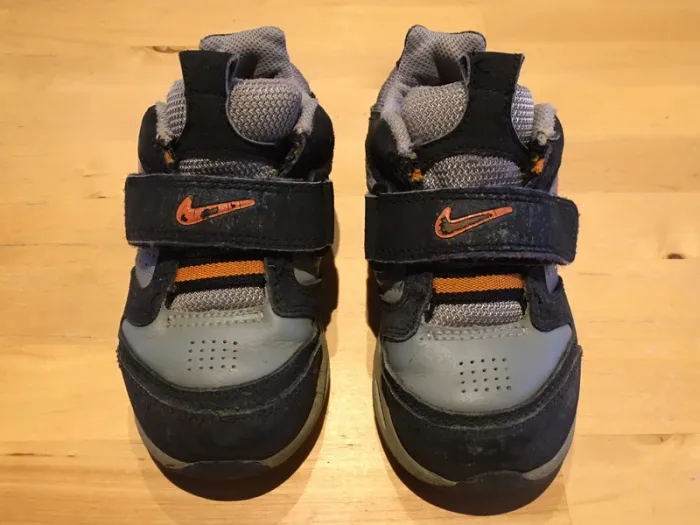 Baskets Nike pointure 25