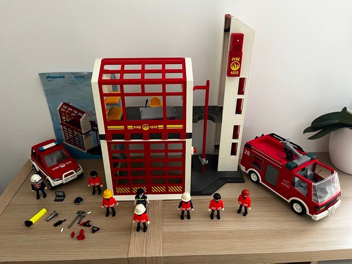 Lot caserne pompier + véhicules