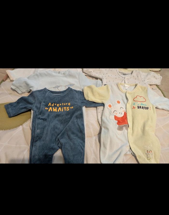 Lot 12 pyjamas 1 mois - photo numéro 5