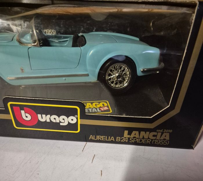 Bburago voiture Lancia Aurelia B24 spider ( 1955) 1/18 - photo numéro 3
