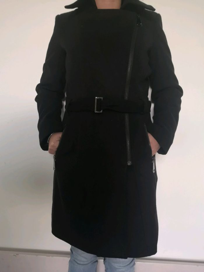 Manteau noir femme mi-long