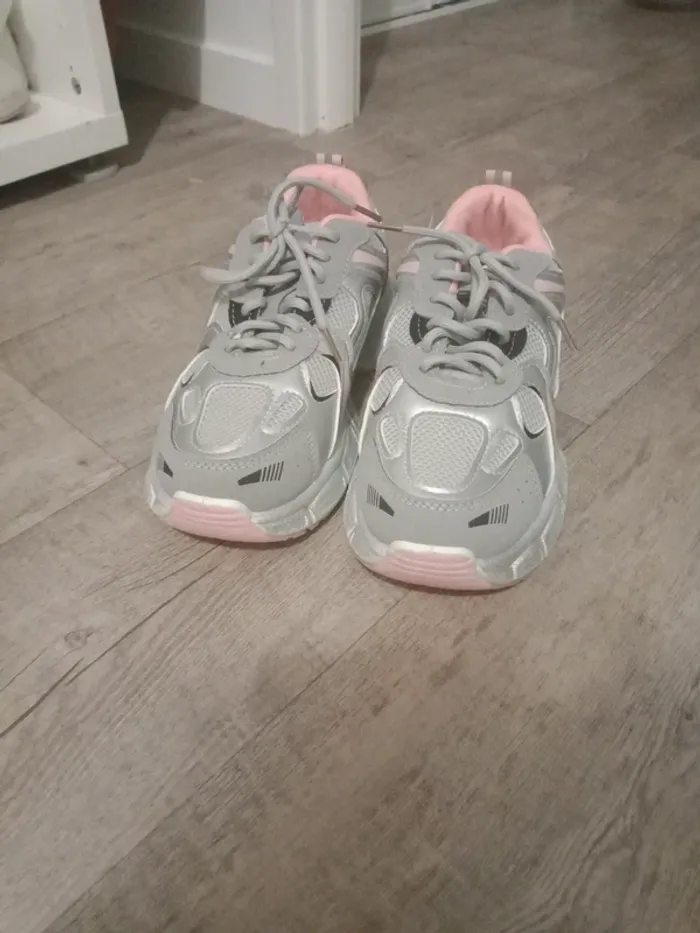 Paire de baskets argenté