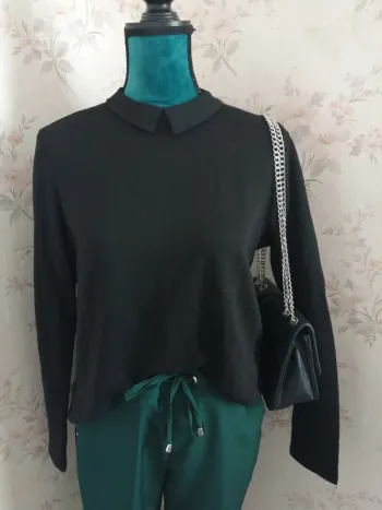 Pull fin noir avec col style chemise en crêpe et ouverture bouton / esmara / (42)