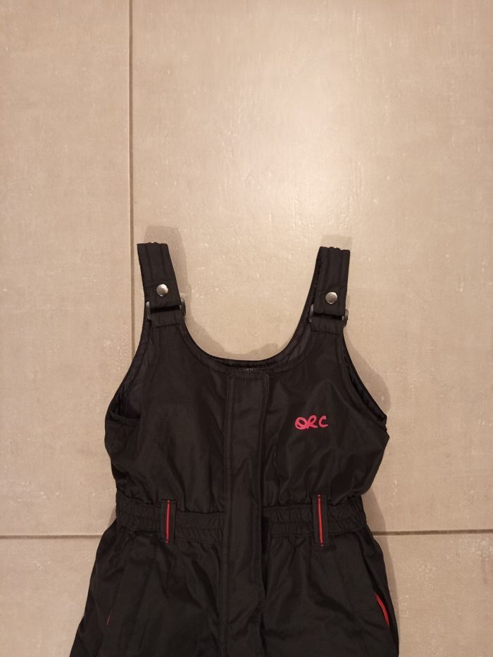 Très belle salopette de ski 5 ans chaude et imperméable noire - photo numéro 2