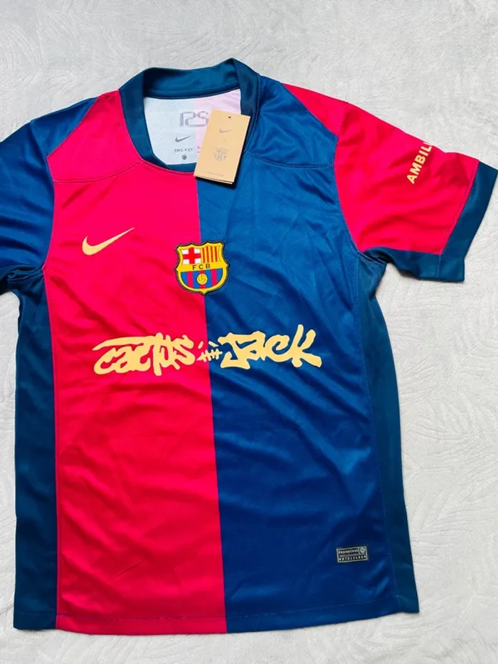 Maillot concept foot Barça bleu rouge Travis Scott taille S - photo numéro 2