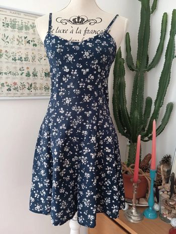 Robe nuisette vintage bleu fleurs blanches
