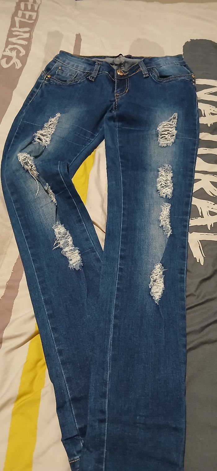 Jeans troué taille 38
