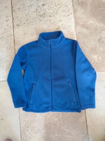 Polaire bleue en 5-6 ans (116 cm)