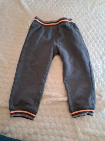 jogging en bonne état marque u collection