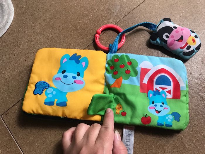 Livre d’éveil Fisher Price la ferme - photo numéro 7