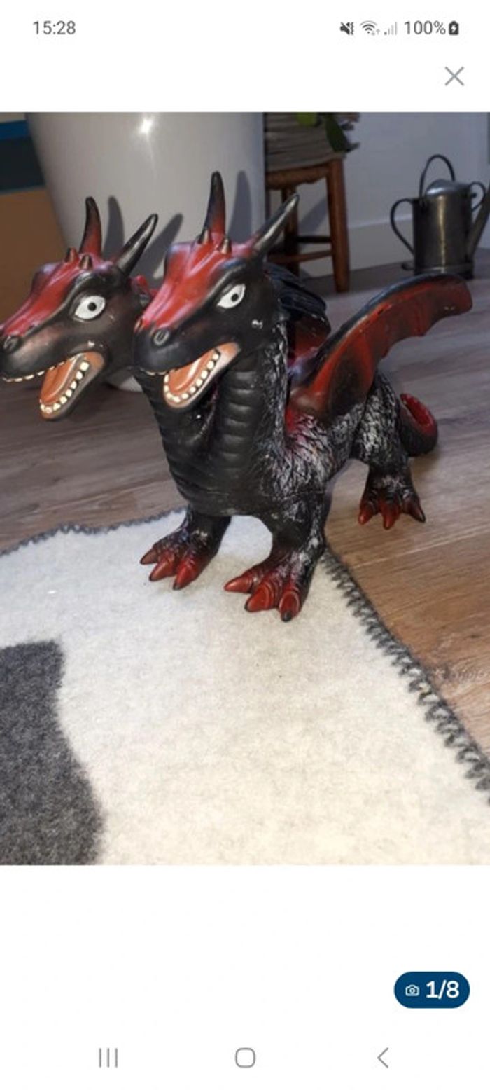 Jouet dragon à 2 têtes
Toys'r us noir et bordeaux