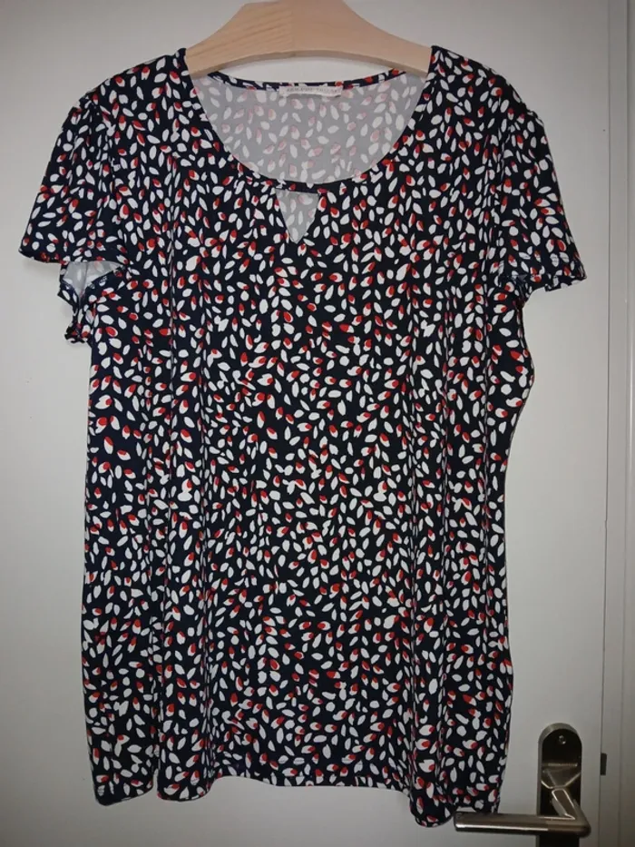 Tee-shirt Armand Thiery,  taille 5