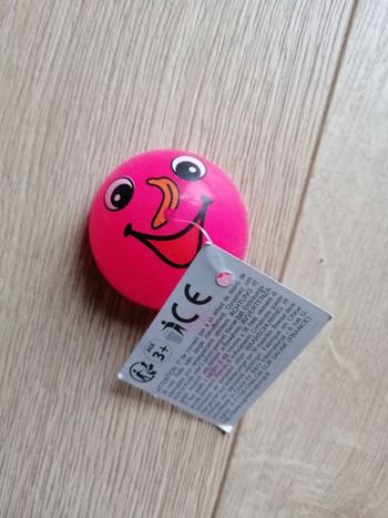 Balle rebondissante neuve avec étiquette