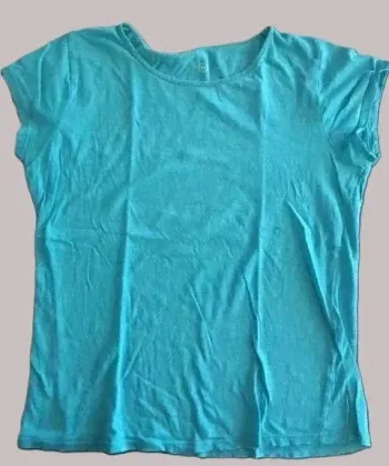 👚 T-shirt Femme Manches Courtes – Taille M – Parfait État