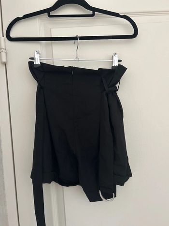 Short noir