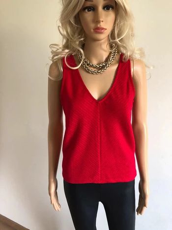 Haut rouge sans manches Mango taille M jamais porté