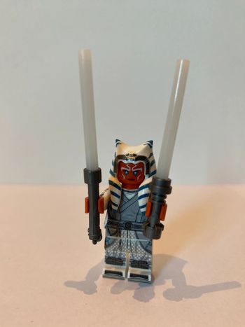 Figurine type lego Jedi Ashoka. Star Wars