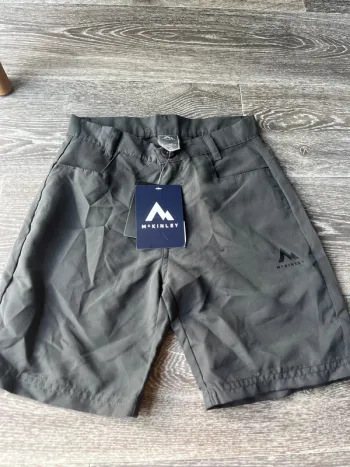 Short neuf avec etiquette 6 ans McKinley